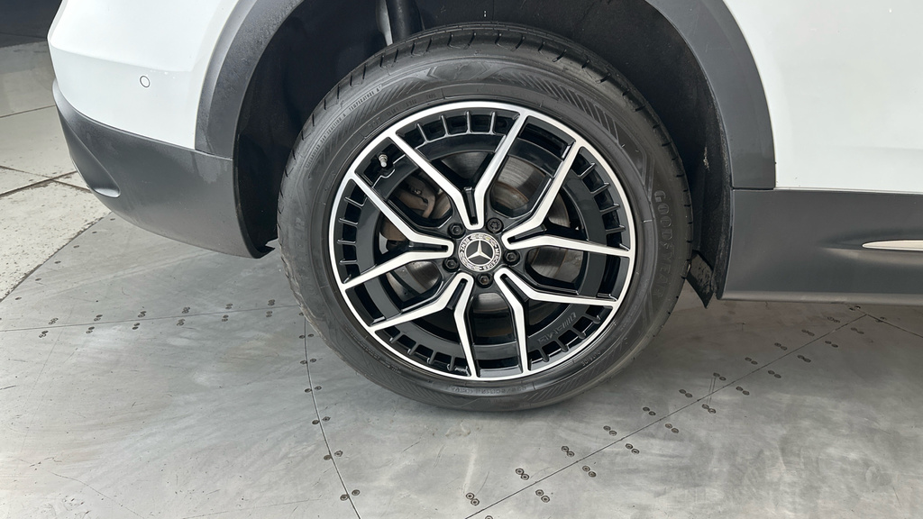 Mercedes-Benz EQB 350 4M 215Kw Amg Line Executive 66.5Kwh At Black #26