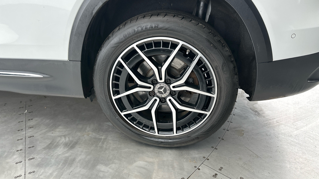 Mercedes-Benz EQB 350 4M 215Kw Amg Line Executive 66.5Kwh At Black #25