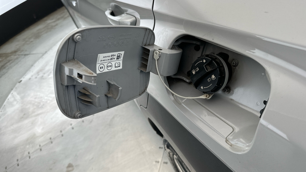 Hyundai Kona 64Kwh Premium Suv 10.5Kw Charge Grey #25
