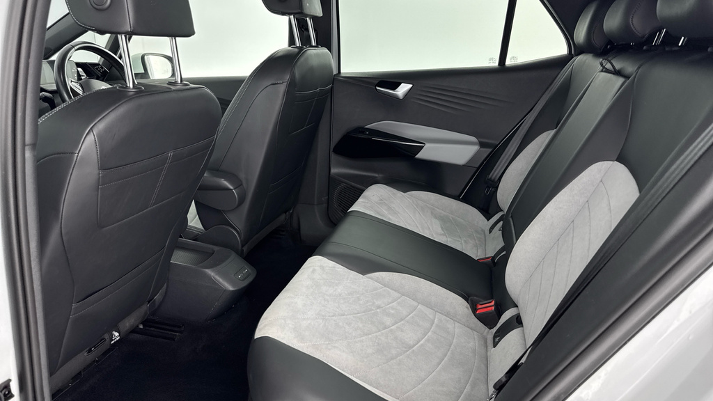 Volkswagen ID.3 107Kw Family Pro 58Kwh 18 East Derry B White #14