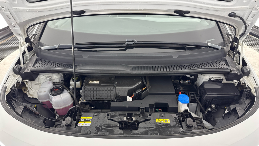 Volkswagen ID.3 107Kw Family Pro 58Kwh 18 East Derry B White #16