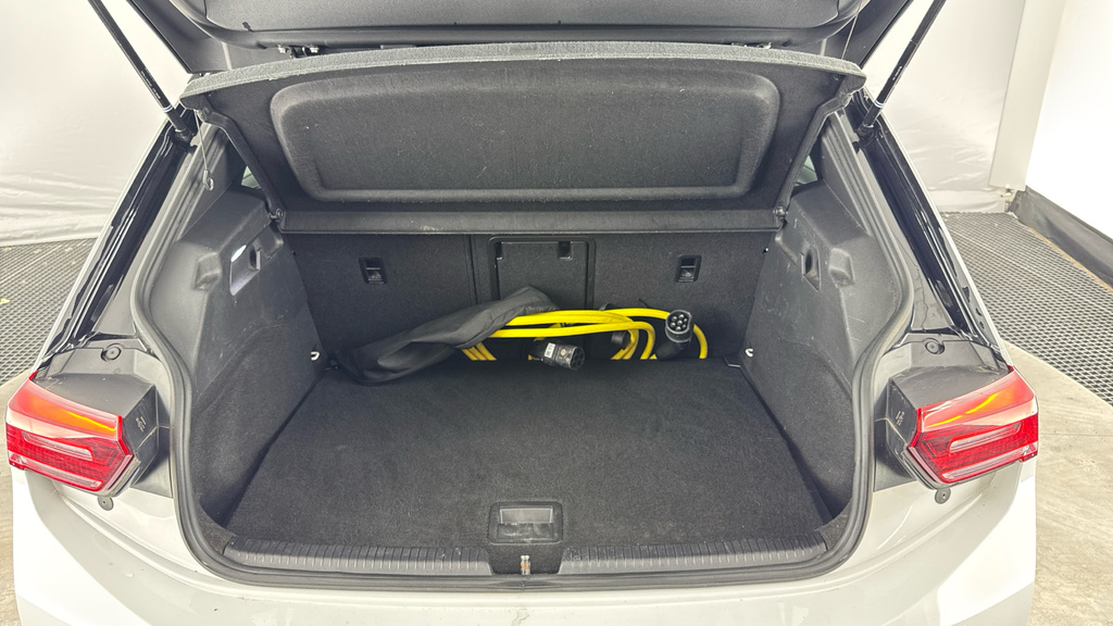 Volkswagen ID.3 107Kw Family Pro 58Kwh 18 East Derry B White #15