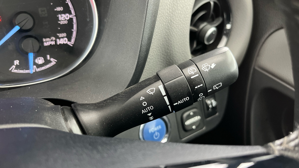 Toyota Yaris 1.5 Vvt-h Blue Bi Tone Hatchback Hybrid #10