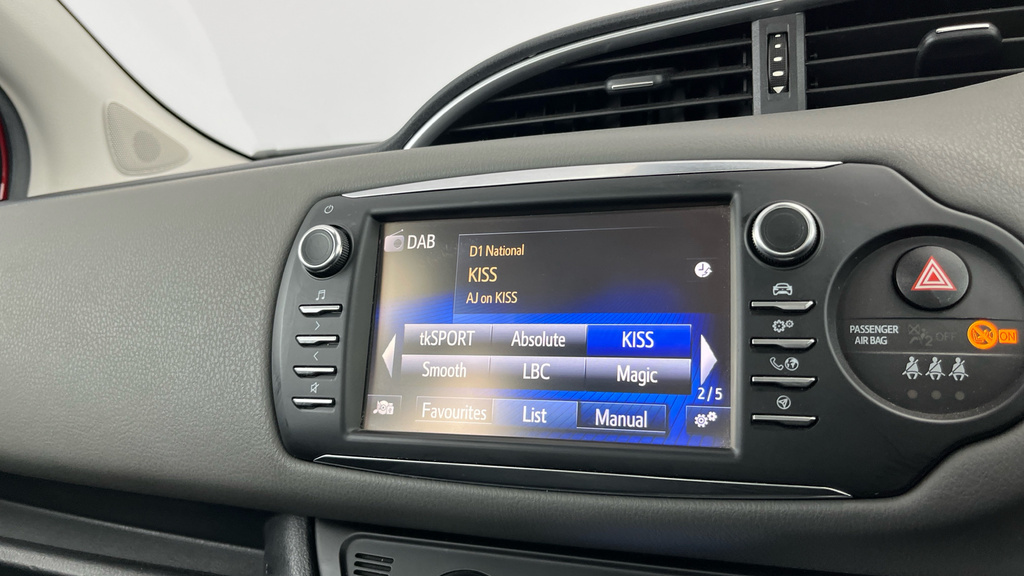 Toyota Yaris 1.5 Vvt-h Blue Bi Tone Hatchback Hybrid #19