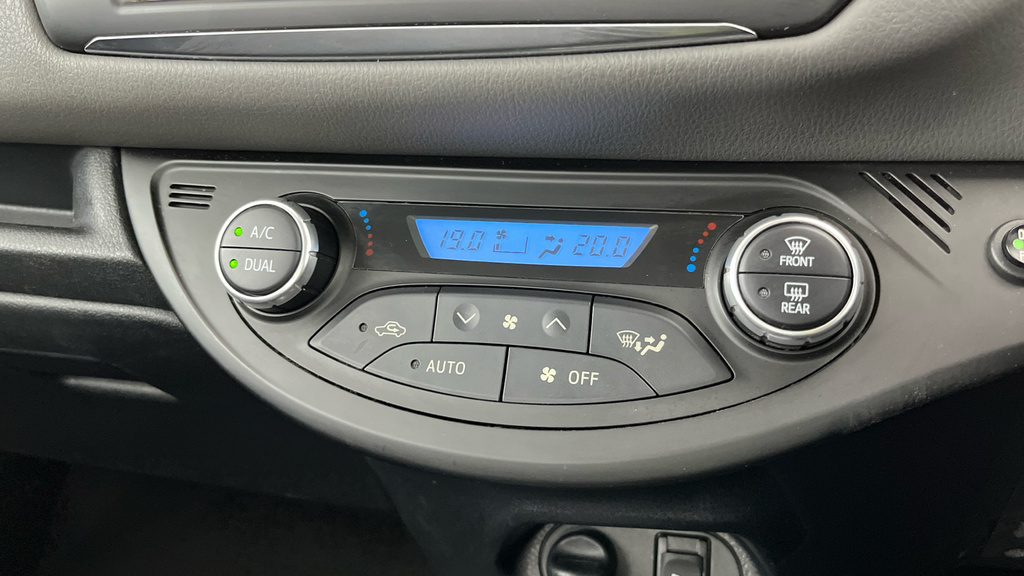 Toyota Yaris 1.5 Vvt-h Blue Bi Tone Hatchback Hybrid #17