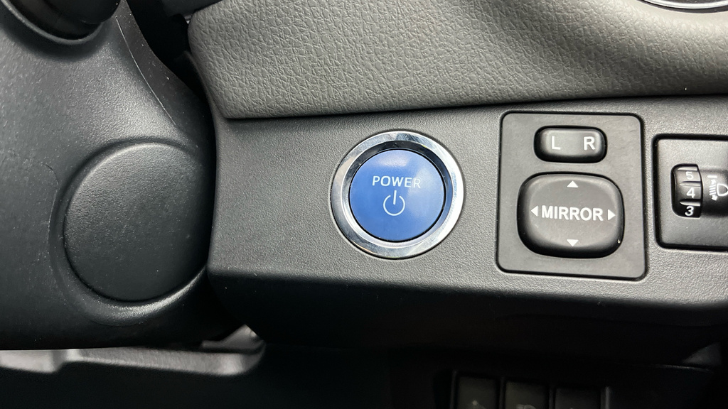 Toyota Yaris 1.5 Vvt-h Blue Bi Tone Hatchback Hybrid #11