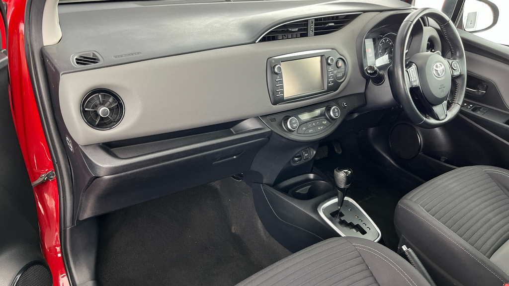 Toyota Yaris 1.5 Vvt-h Blue Bi Tone Hatchback Hybrid #13