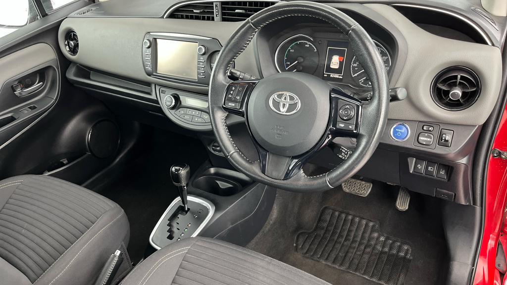 Toyota Yaris 1.5 Vvt-h Blue Bi Tone Hatchback Hybrid #9