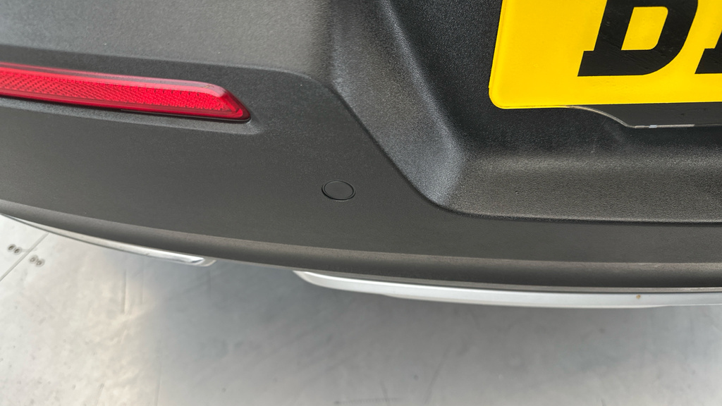 Volvo XC40 Volvo Estate 1.5 T3 163 R Design Pro Black #4