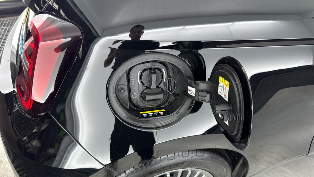 Fiat 500E 87Kw Icon 42Kwh 17In Alloys Comfort Seats Black #21