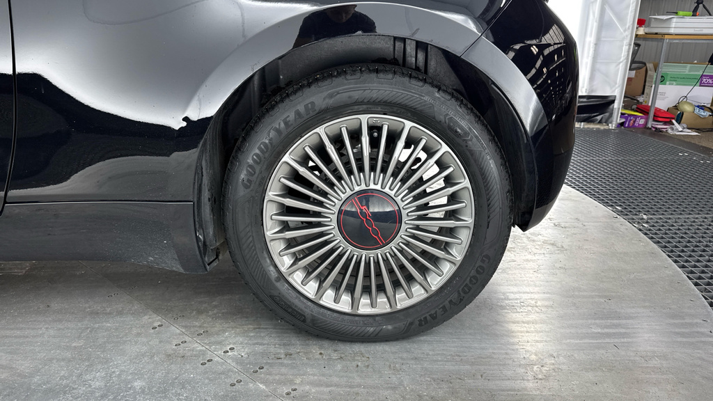 Fiat 500E 87Kw Icon 42Kwh 17In Alloys Comfort Seats Black #20