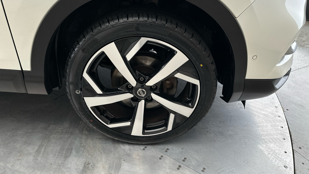 Nissan Qashqai 1.3 Dig-t N-connecta Glass Roof Pack Black #27