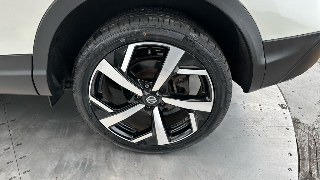 Nissan Qashqai 1.3 Dig-t N-connecta Glass Roof Pack Black #25