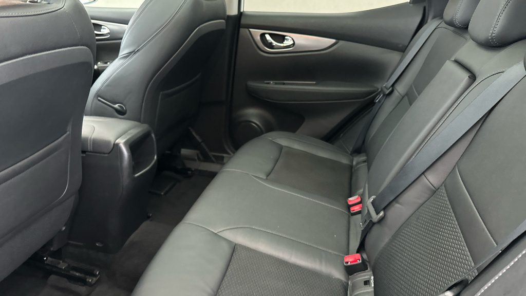 Nissan Qashqai 1.3 Dig-t N-connecta Glass Roof Pack Black #21