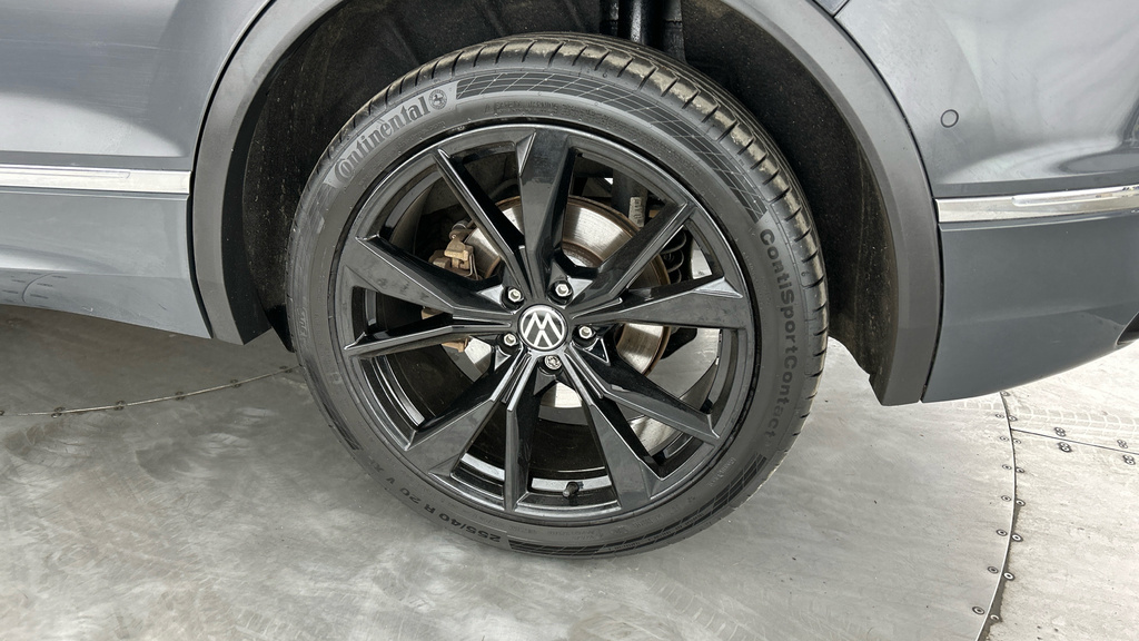 Volkswagen Tiguan R-line 2.0 Tdi 150Ps 7-Speed Dsg Black #25