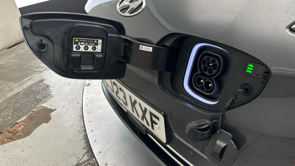 Hyundai Kona 64Kwh Premium Suv 10.5Kw Charge Black #29