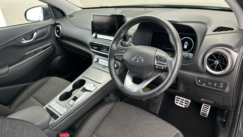 Hyundai Kona 64Kwh Premium Suv 10.5Kw Charge Black #10