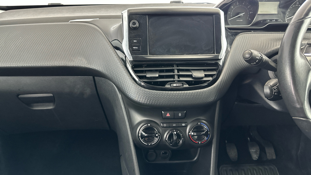 Peugeot 208 1.2I Turbo Puretech 110 Ps Gt Line Black #18