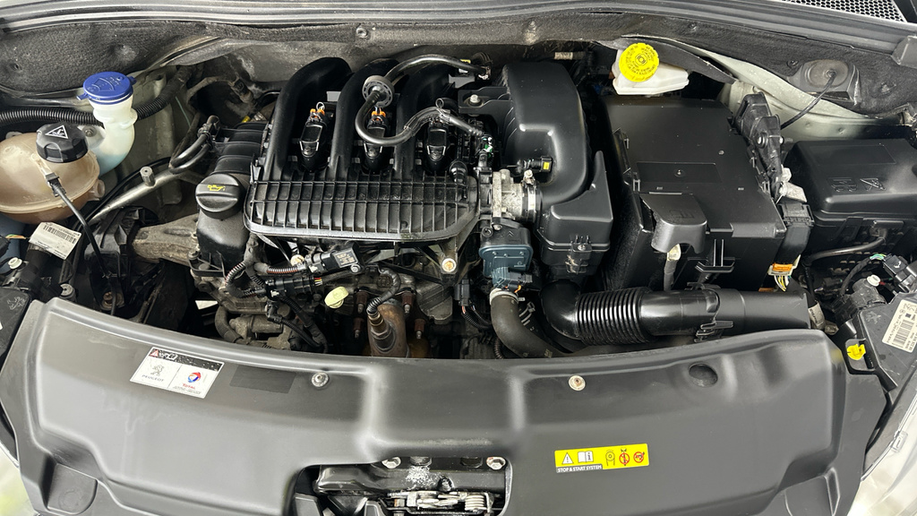 Peugeot 208 1.2I Turbo Puretech 110 Ps Gt Line Black #22
