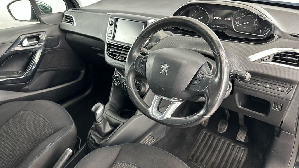 Peugeot 208 1.2I Turbo Puretech 110 Ps Gt Line Black #9