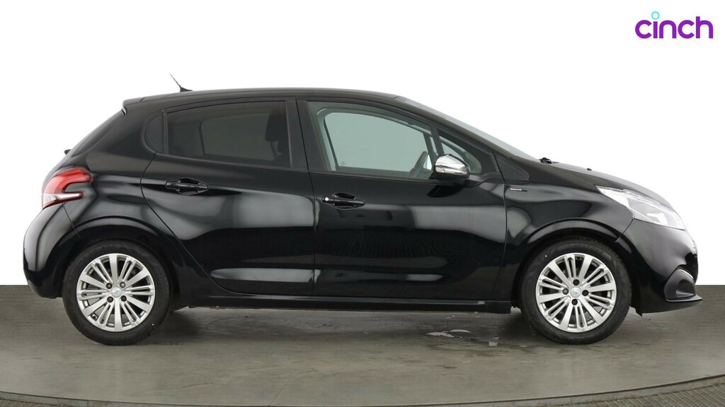 Peugeot 208 1.2I Turbo Puretech 110 Ps Gt Line Black #2