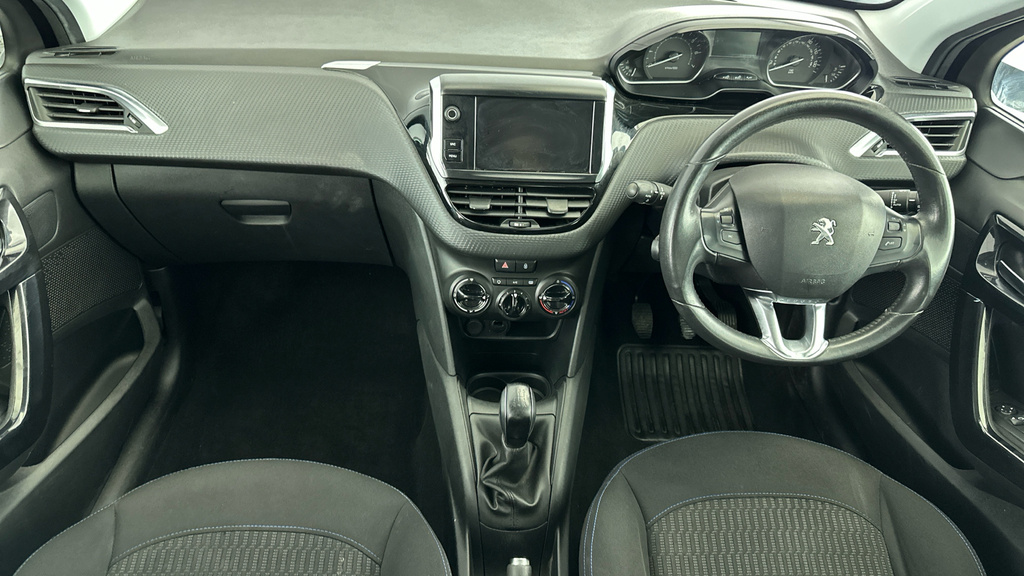 Peugeot 208 1.2I Turbo Puretech 110 Ps Gt Line Black #13
