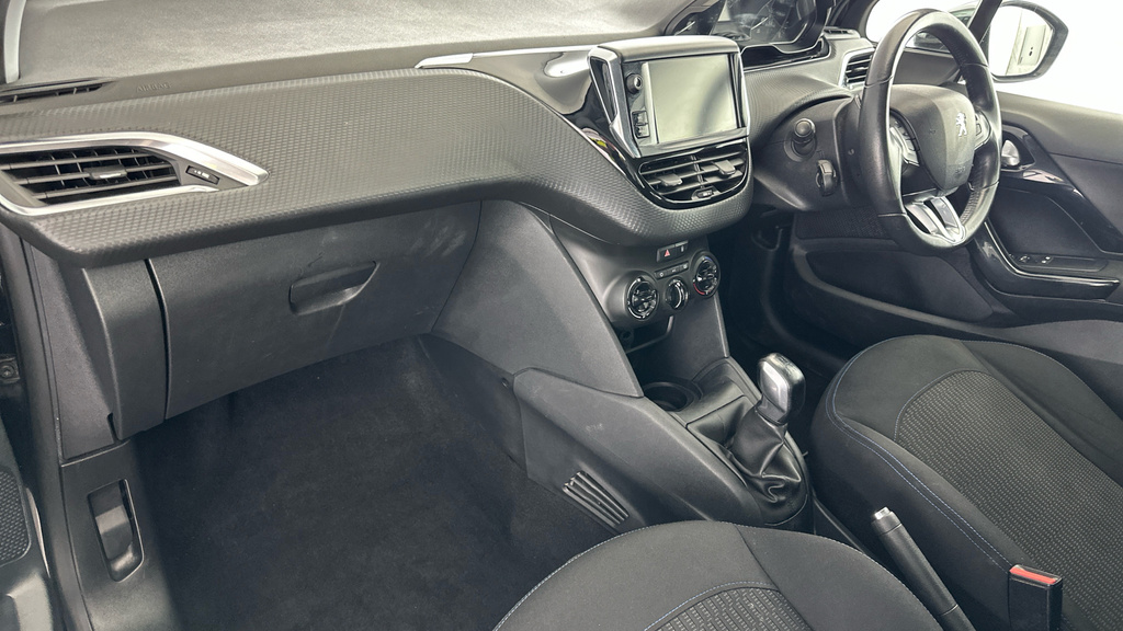 Peugeot 208 1.2I Turbo Puretech 110 Ps Gt Line Black #10