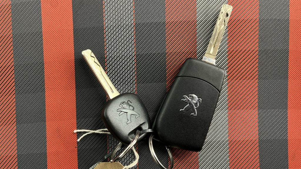 Peugeot 108 1.0 72 Collection Cwvehiclemarketing Red #12