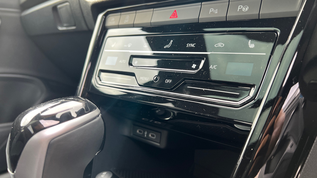 Volkswagen T-Roc R-line 1.5 Tsi 150Ps 7-Speed Dsg Black #85