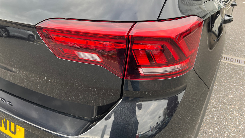 Volkswagen T-Roc R-line 1.5 Tsi 150Ps 7-Speed Dsg Black #57