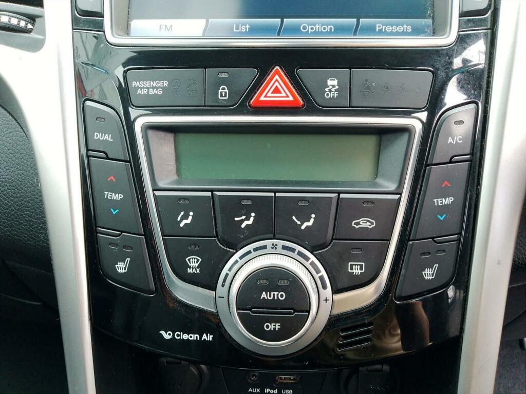 Hyundai I30 1.6 Crdi Blue Drive Premium Dct Euro 6 Ss Black #3