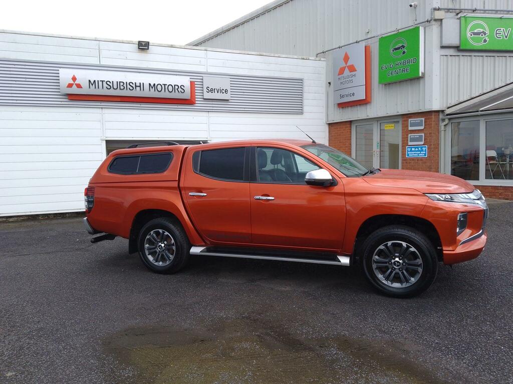 Mitsubishi L200 2.2 Di-d Dc Barbarian 4Wd Euro 6 Ss Orange