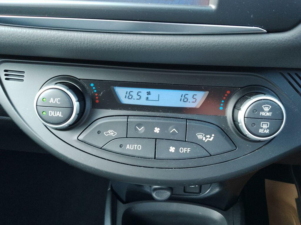 Toyota Yaris 1.5 Vvt-i Icon Tech Red #18