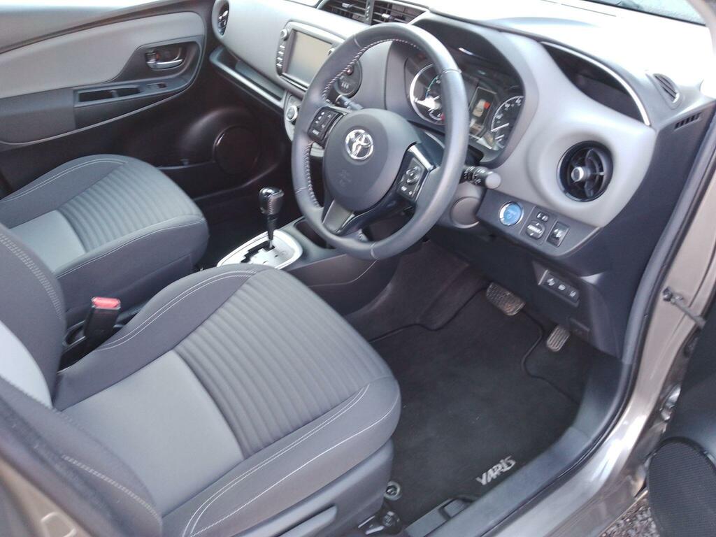 Toyota Yaris 1.5 Vvt-i Icon Tech Red #25