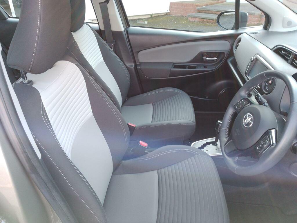 Toyota Yaris 1.5 Vvt-i Icon Tech Red #24