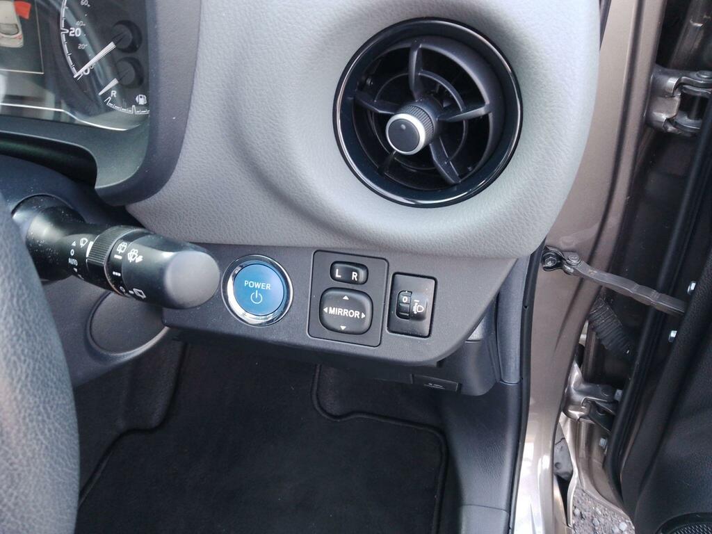 Toyota Yaris 1.5 Vvt-i Icon Tech Red #41