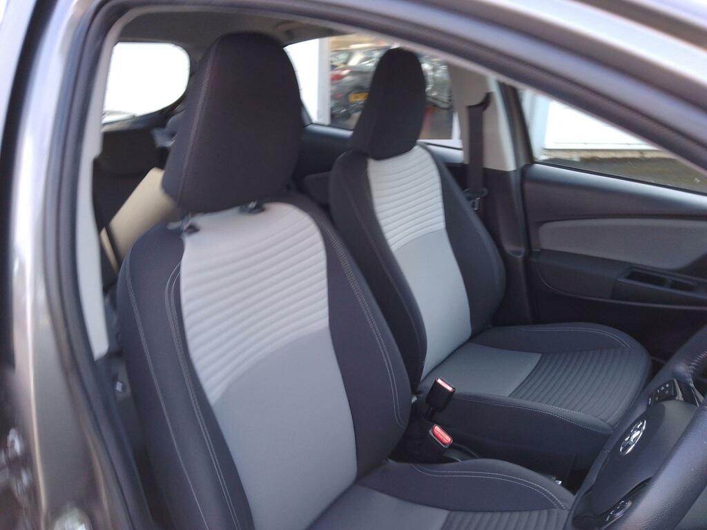 Toyota Yaris 1.5 Vvt-i Icon Tech Red #26