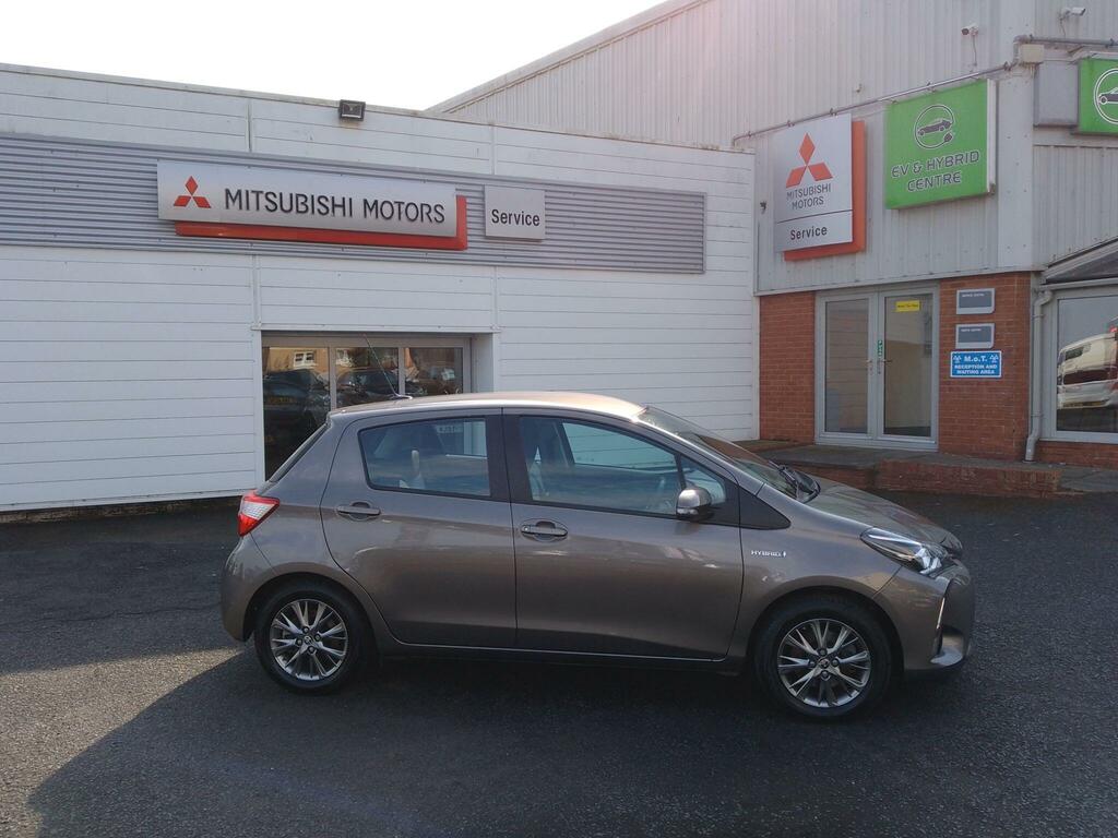 Toyota Yaris 1.5 Vvt-h Icon E-cvt Euro 6 Ss Brown