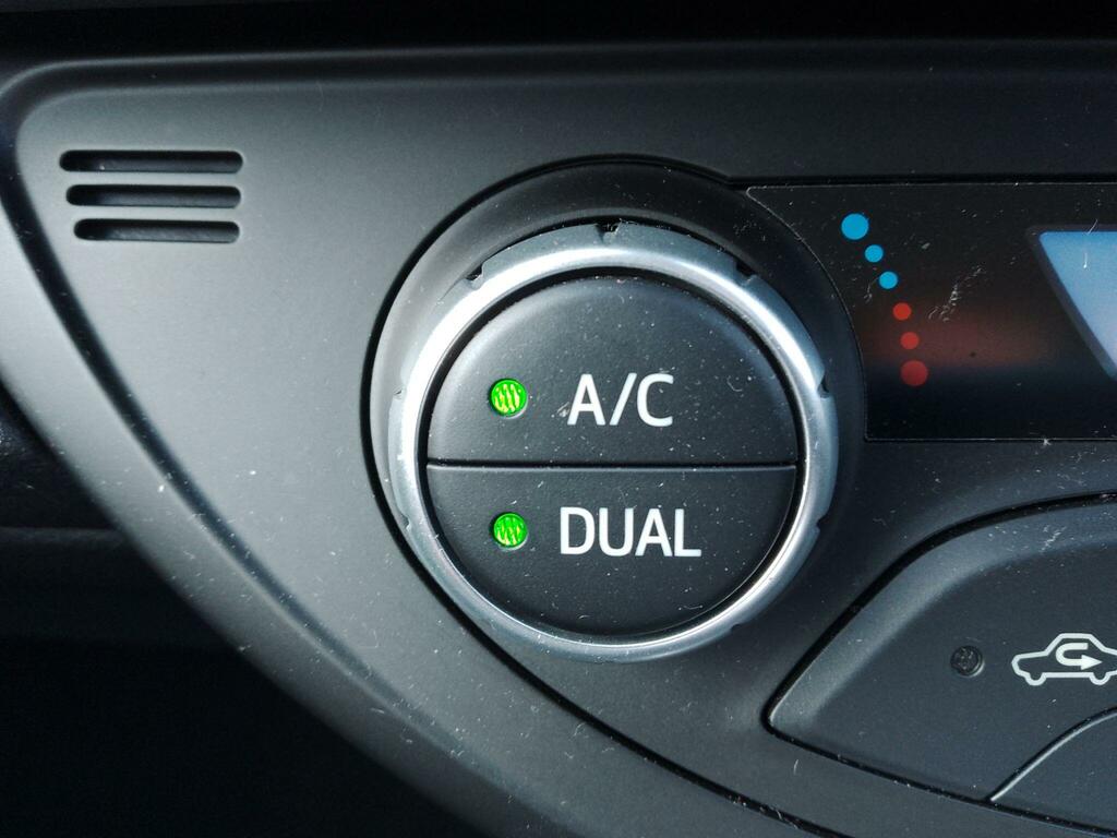 Toyota Yaris 1.5 Vvt-i Icon Tech Red #19