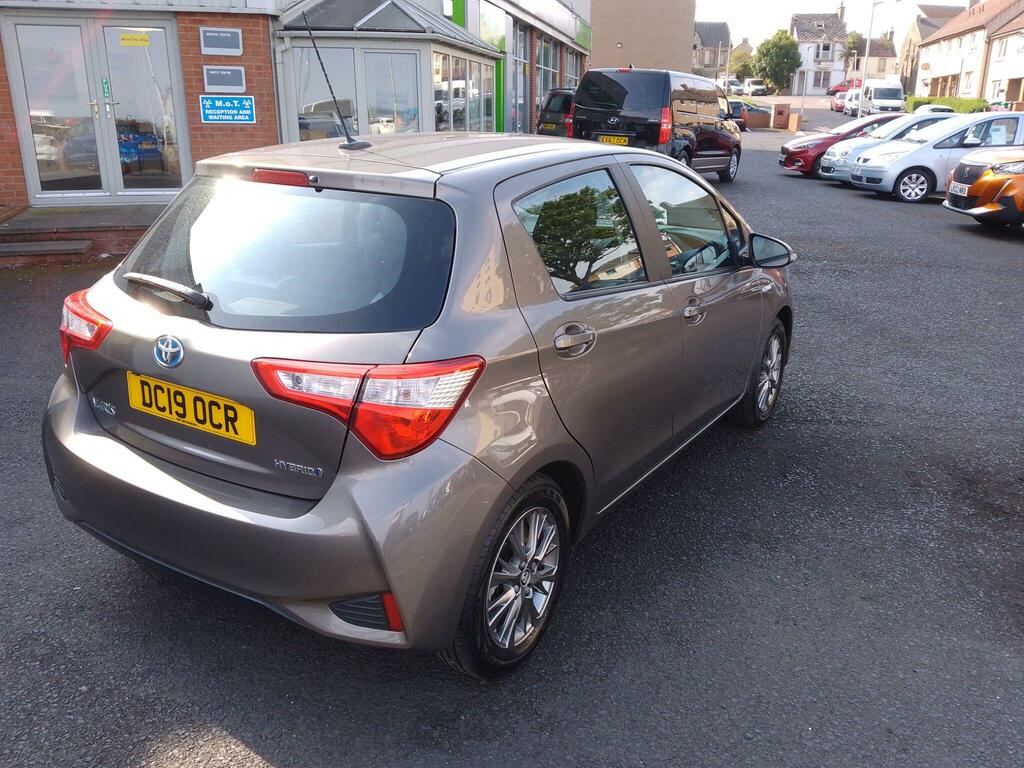 Toyota Yaris 1.5 Vvt-i Icon Tech Red #11