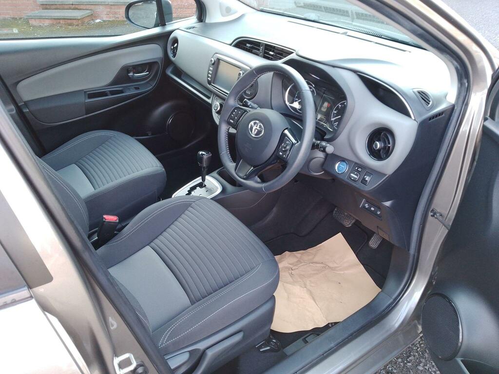 Toyota Yaris 1.5 Vvt-i Icon Tech Red #28