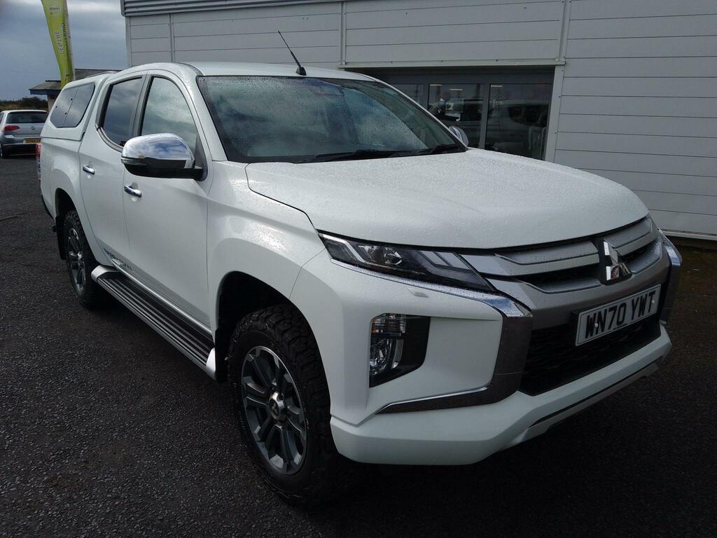 Mitsubishi L200 2.2 Di-d Dc Barbarian 4Wd Euro 6 Ss White