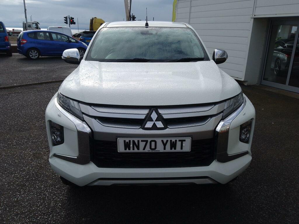 Mitsubishi L200 2.2 Di-d Dc Barbarian 4Wd Euro 6 Ss White #3