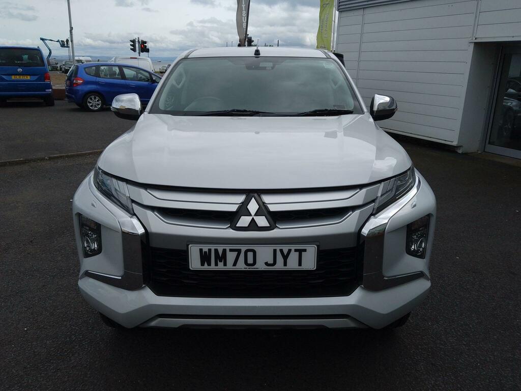 Mitsubishi L200 2.2 Di-d Dc Barbarian 4Wd Euro 6 Ss White #2