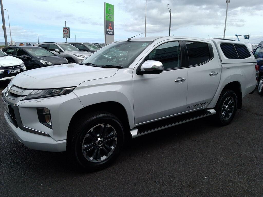 Mitsubishi L200 2.2 Di-d Dc Barbarian 4Wd Euro 6 Ss White #3