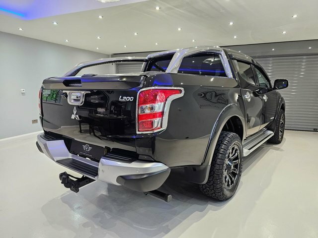 Mitsubishi L200 2.4 Di-d Dc Barbarian Pickup Double Cab Black #4