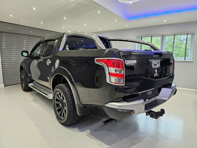 Mitsubishi L200 2.4 Di-d Dc Barbarian Pickup Double Cab Black #6