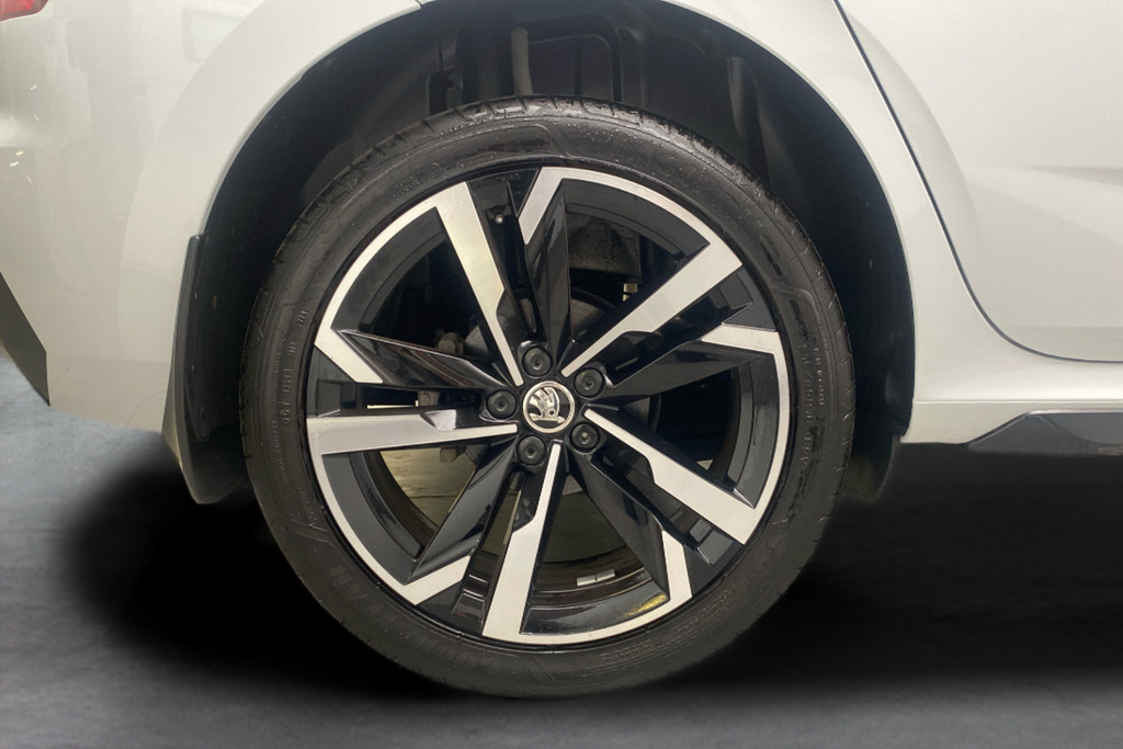 Skoda Kamiq Monte Carlo 1.5 Tsi 150 Ps Dsg DE74GUF White #5