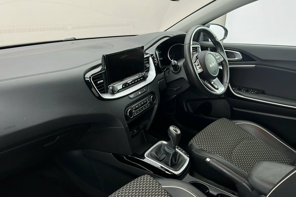 Kia Ceed 1.5 T-gdi 3 Hatchback Euro 6 S Black #2