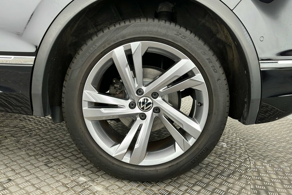 Volkswagen Tiguan R-line Edition 1.5 Tsi 150Ps 7-Speed Dsg Black #5